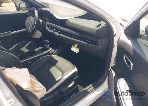 2025 Kia K4 Gt-Line из США, поврежденный, VIN 3KPFW4DE3SE037544